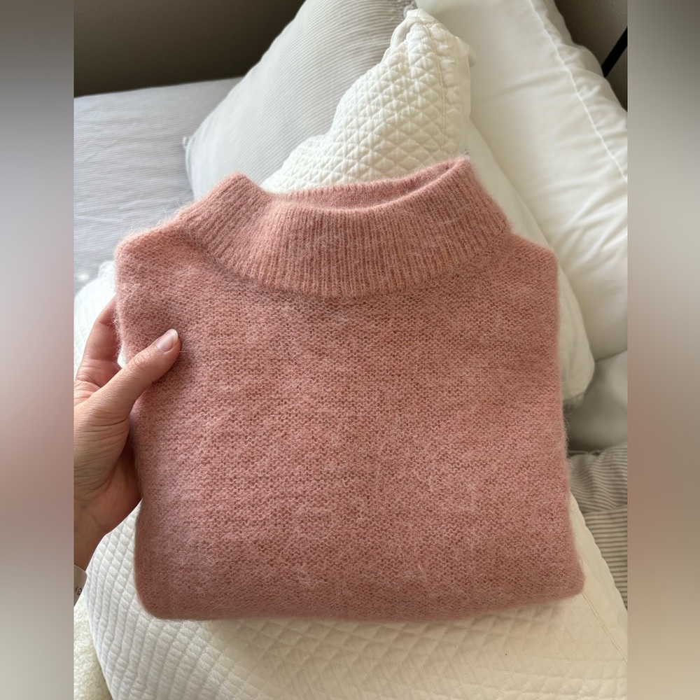 Banana Republic Alpaca/Wool blend sweater in a pale pink. Condition: New